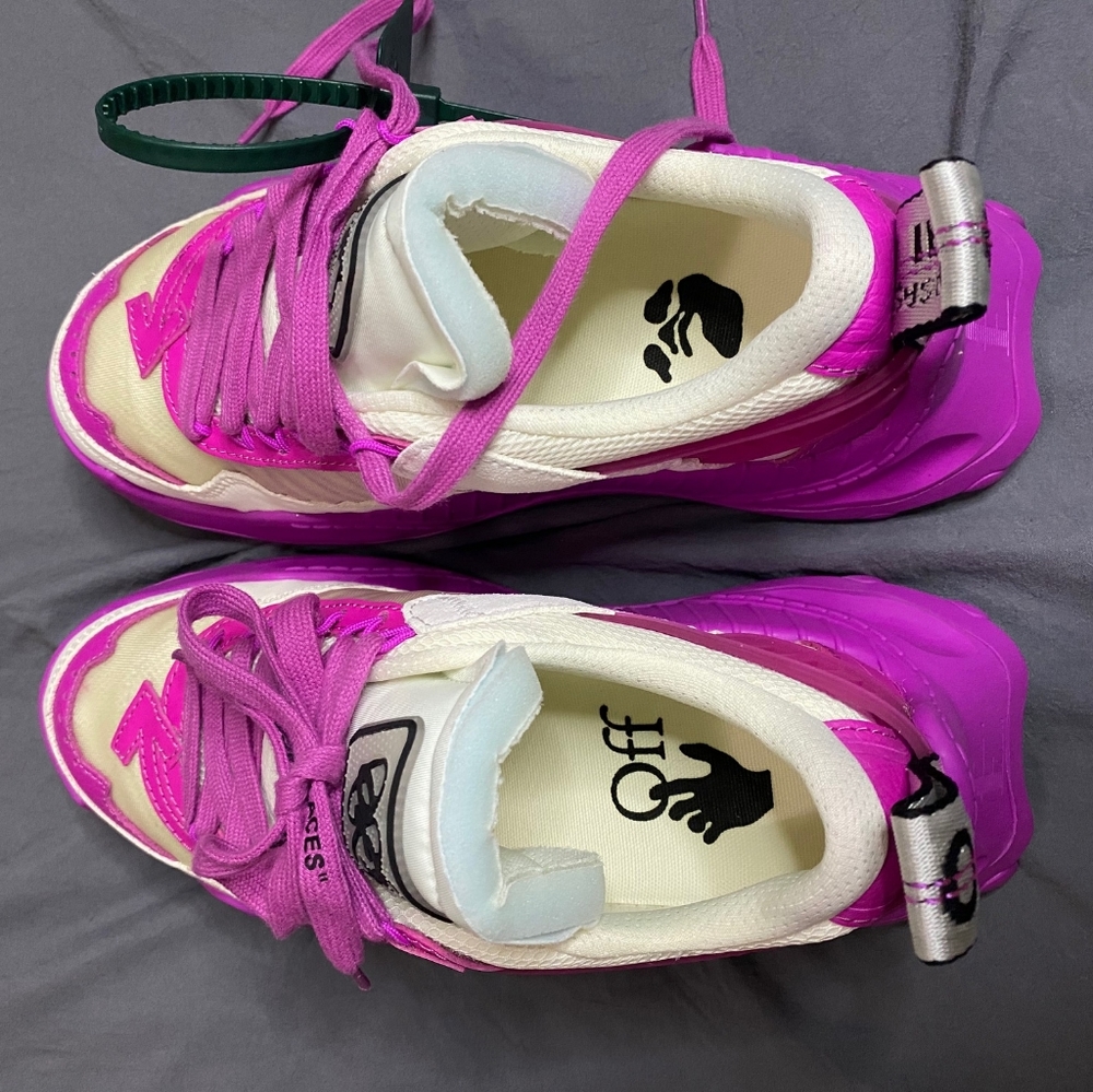 Off-white sneaker